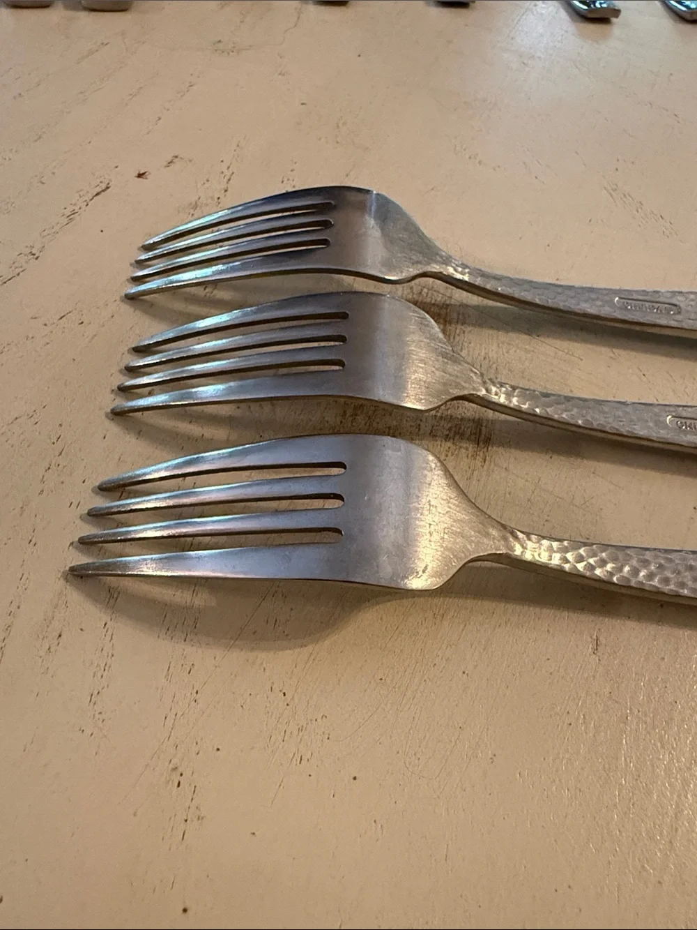 Oneida Illuma hammered metal salad dessert forks
